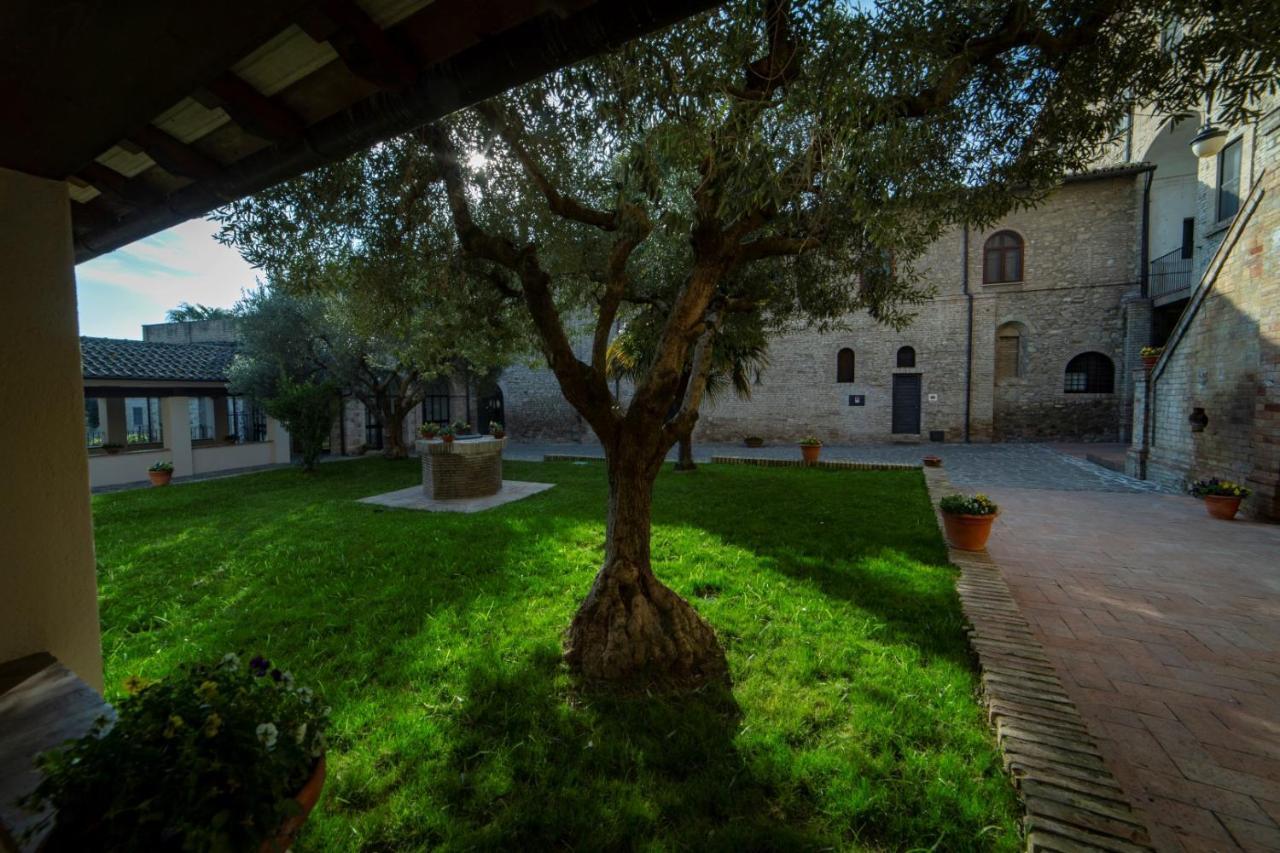 Il Monastero Di Bevagna Bed & Breakfast Exterior photo