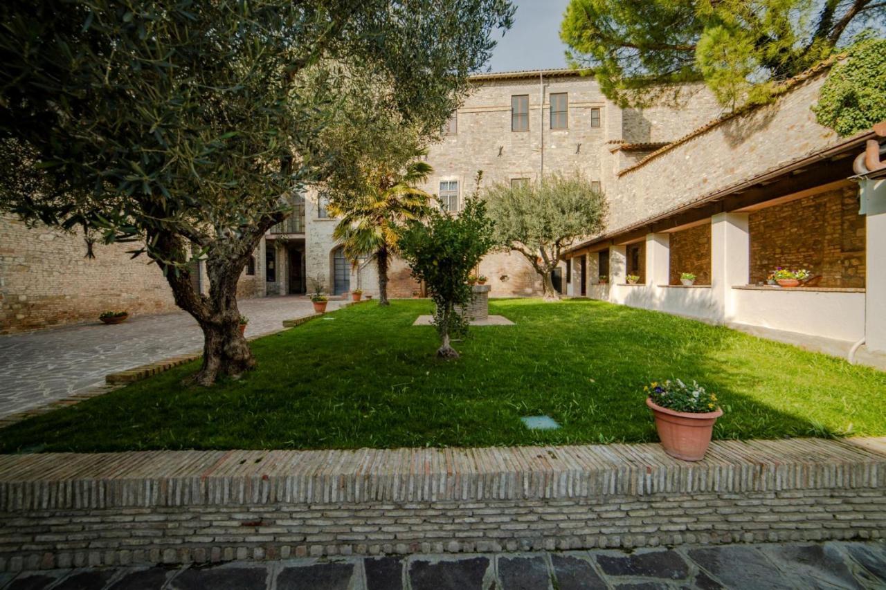 Il Monastero Di Bevagna Bed & Breakfast Exterior photo