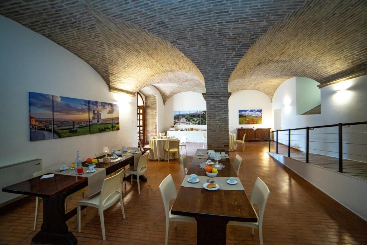 Il Monastero Di Bevagna Bed & Breakfast Exterior photo
