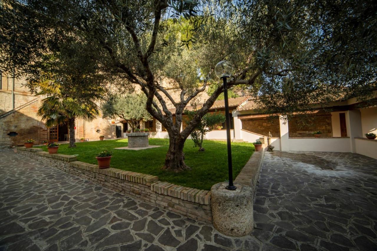 Il Monastero Di Bevagna Bed & Breakfast Exterior photo